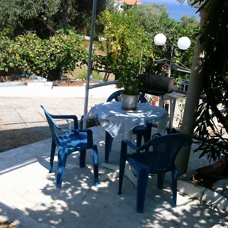 Apartamento House Mantesos Koinira Habitación foto